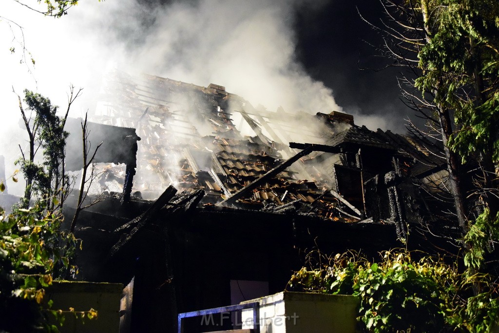 Grossfeuer Einfamilienhaus Siegburg Muehlengrabenstr P0336.JPG - Miklos Laubert